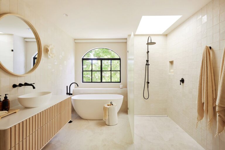 Modernize Your Sydney Bathroom: Stylish Shower Rail & Tap Upgrades by T-Tech Plumbing